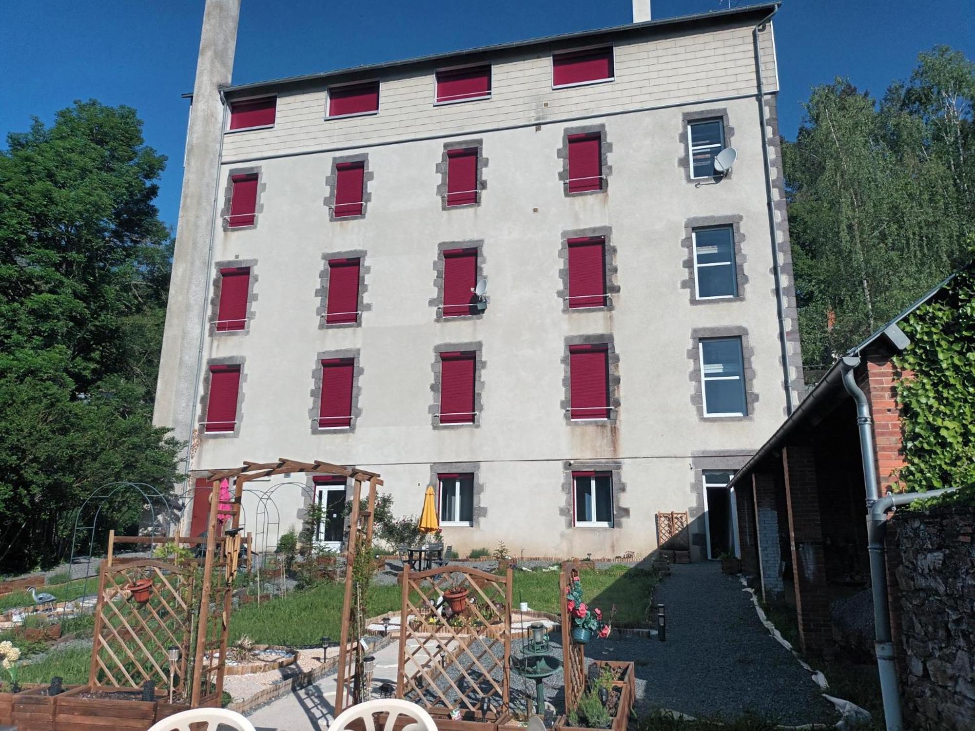 Appartement Chaleureux De 82M2 Proche De Vulcania Pontaumur Экстерьер фото